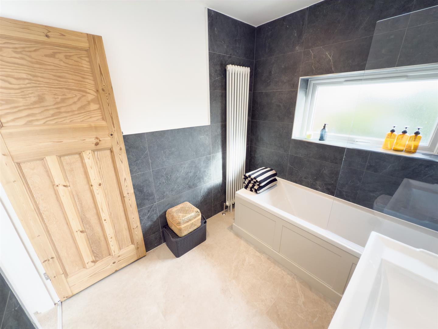 Property Image 5656b83e-4d3a-4b7f-8827-b69b9d9fa408
