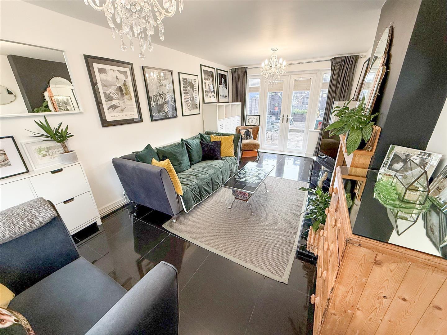 Property Image 56a45e2c-38a1-442d-b05b-3fa581ac5e62