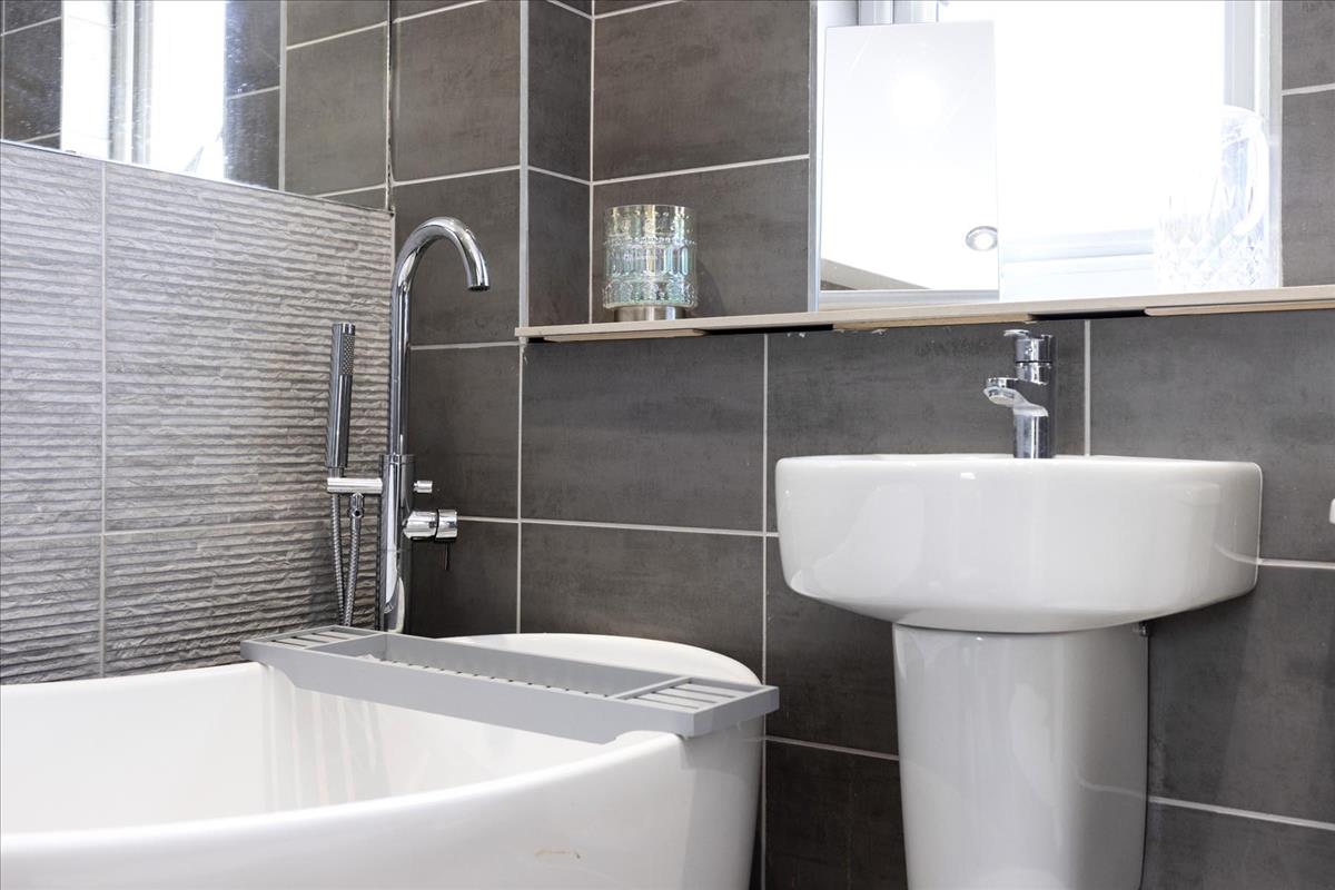 Property Image 56fd84e5-08ac-47be-b434-210e43733a1e