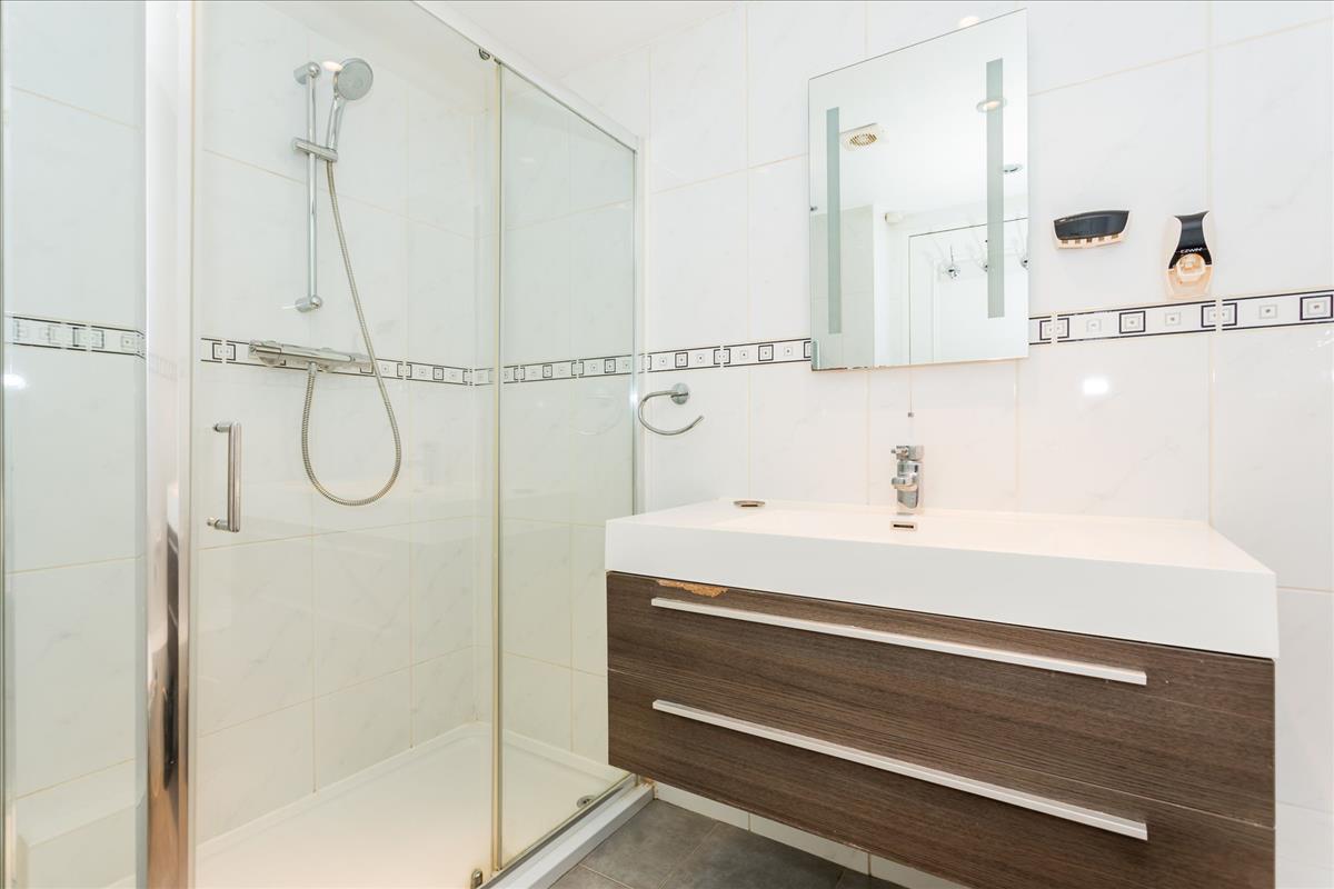 BSH-42-South-Crescent-420012