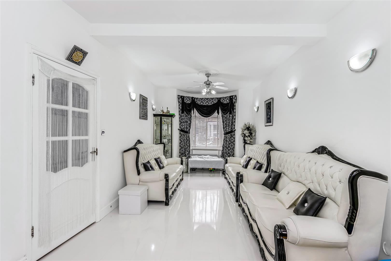 Property Image 57442b90-f663-4c3c-a62f-55b89e8ed7e5