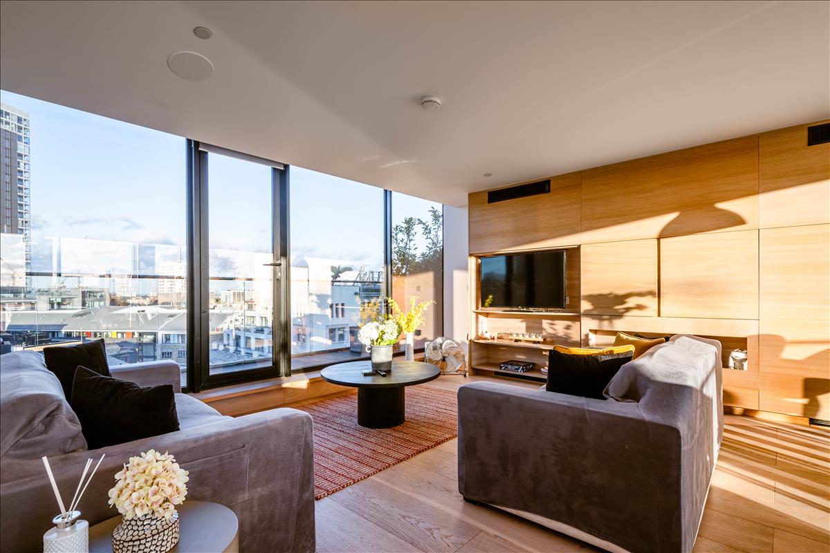 This stunning seventh-floor penthouse sits atop a beautiful Edwardian building, offering nearly 1,700 square feet of luxurious living space with three bedrooms, three bathrooms, and breathtaking panoramic city views. Combining historical charm with modern elegance, this home is a rare find in the heart of London.