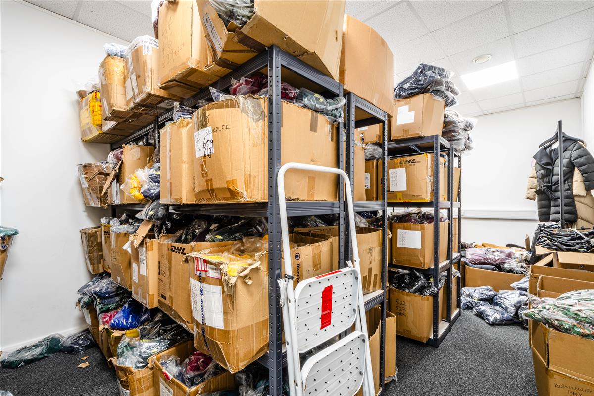 industrial unit to let in Greenwich Centre Business Park