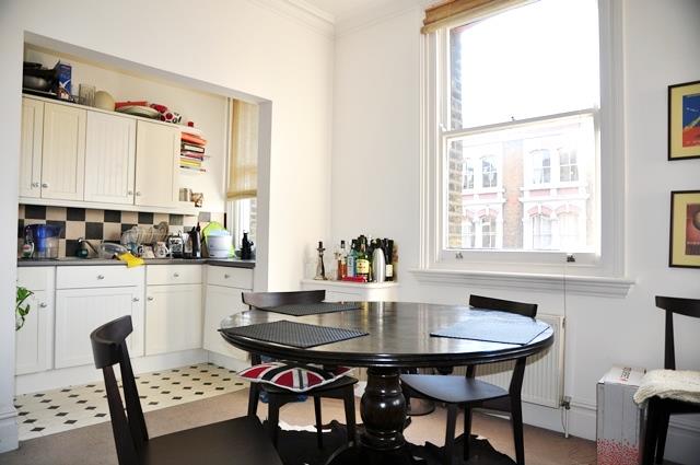 Two bedroom two bathroom period apartment for let on Upper Street N1