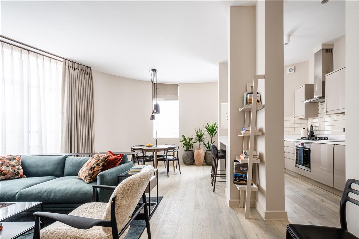 Newly refurbished two bedroom high end apartment for let in the exchange building Spitalfields E1