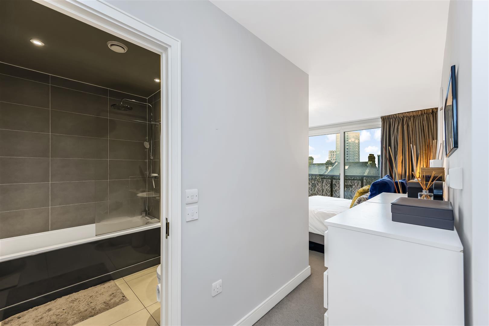 Property Image 59491ecb-4a47-42c9-8d18-3191b6760c8c
