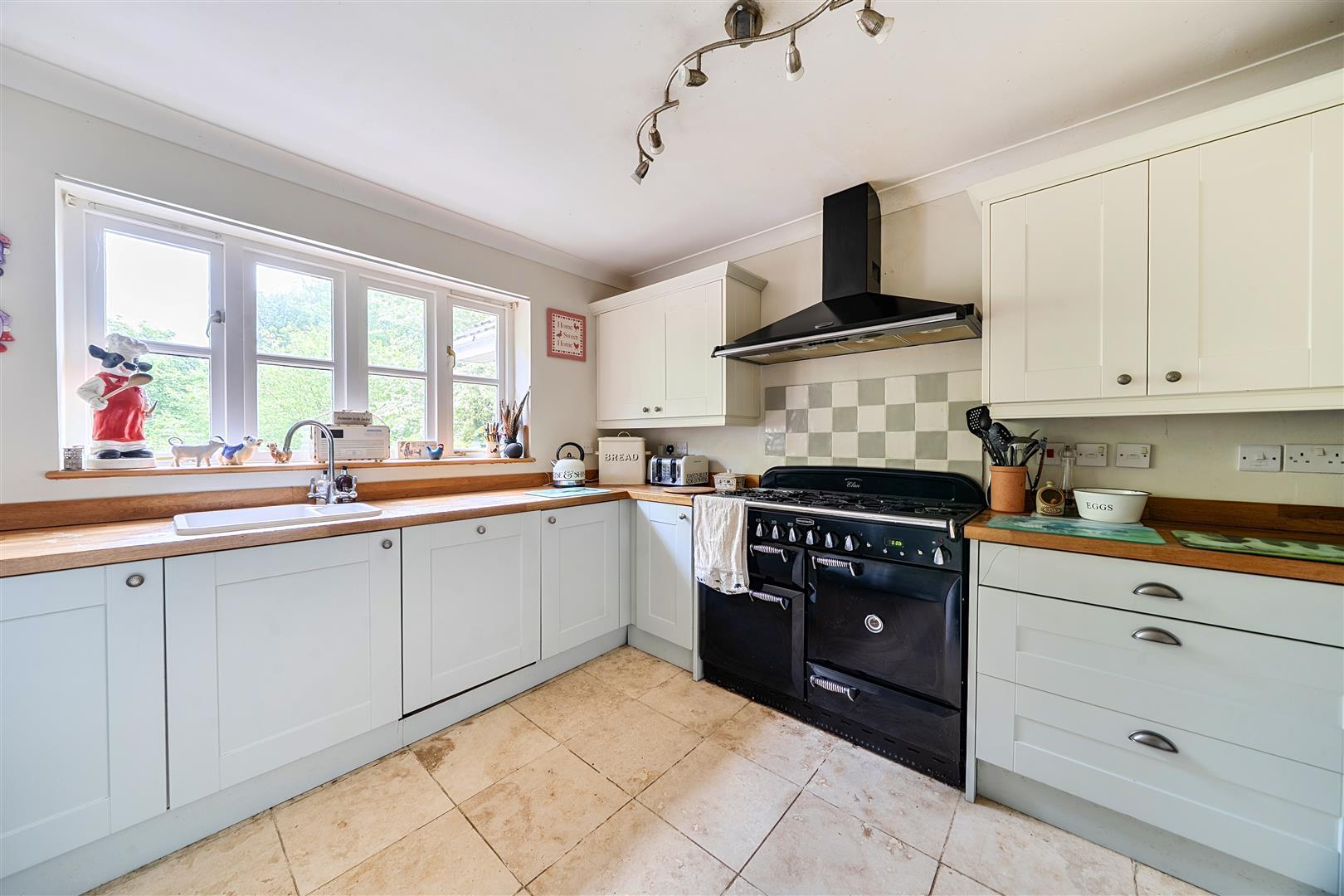 Property Image 594b9a71-8f78-4cdf-82c5-80dc6e8d07c8