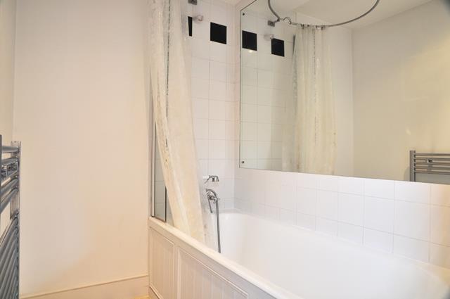 Two bedroom two bathroom period apartment for let on Upper Street N1