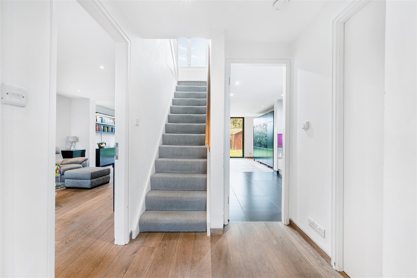 Property Image 59772899-8f82-454c-92b3-11a37c42ff37