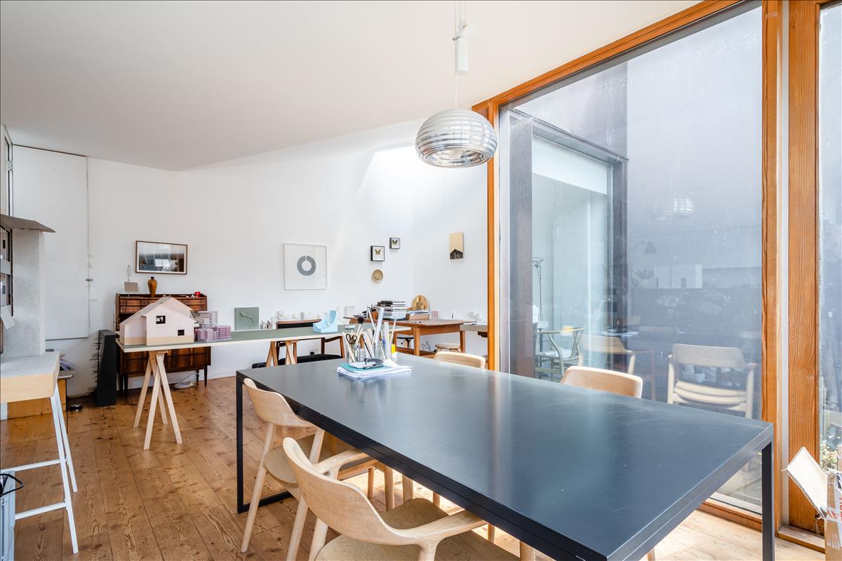 Three bedroom penthouse apartment for rent on Charlotte Road EC2A