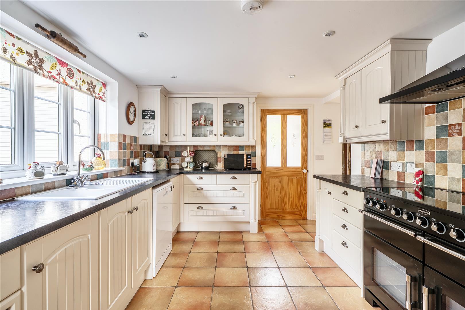 Property Image 5a4ae79e-0399-4abe-8492-113e162d7ce9