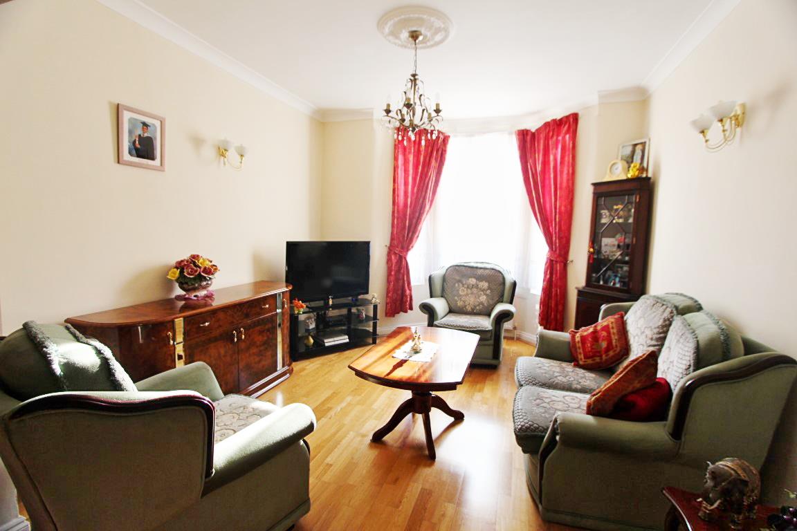 Property Image 5af09890-8df8-420e-8f9b-f393c3572fde