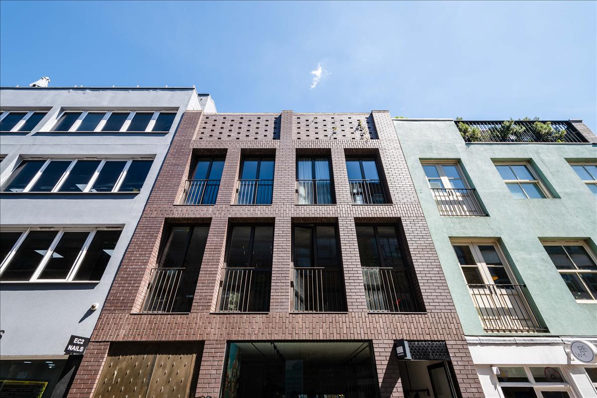 Three bedroom penthouse apartment for rent on Charlotte Road EC2A