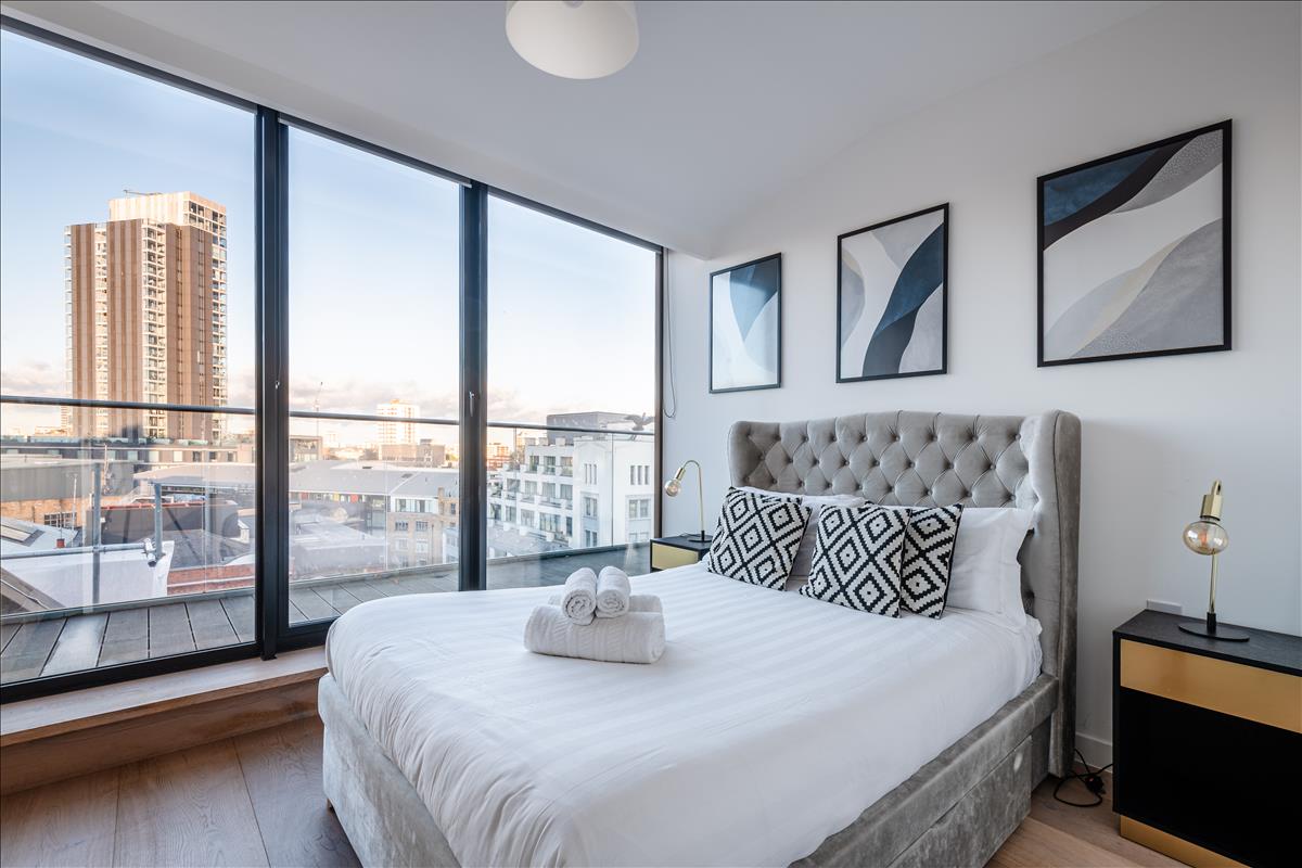 This stunning seventh-floor penthouse sits atop a beautiful Edwardian building, offering nearly 1,700 square feet of luxurious living space with three bedrooms, three bathrooms, and breathtaking panoramic city views. Combining historical charm with modern elegance, this home is a rare find in the heart of London.