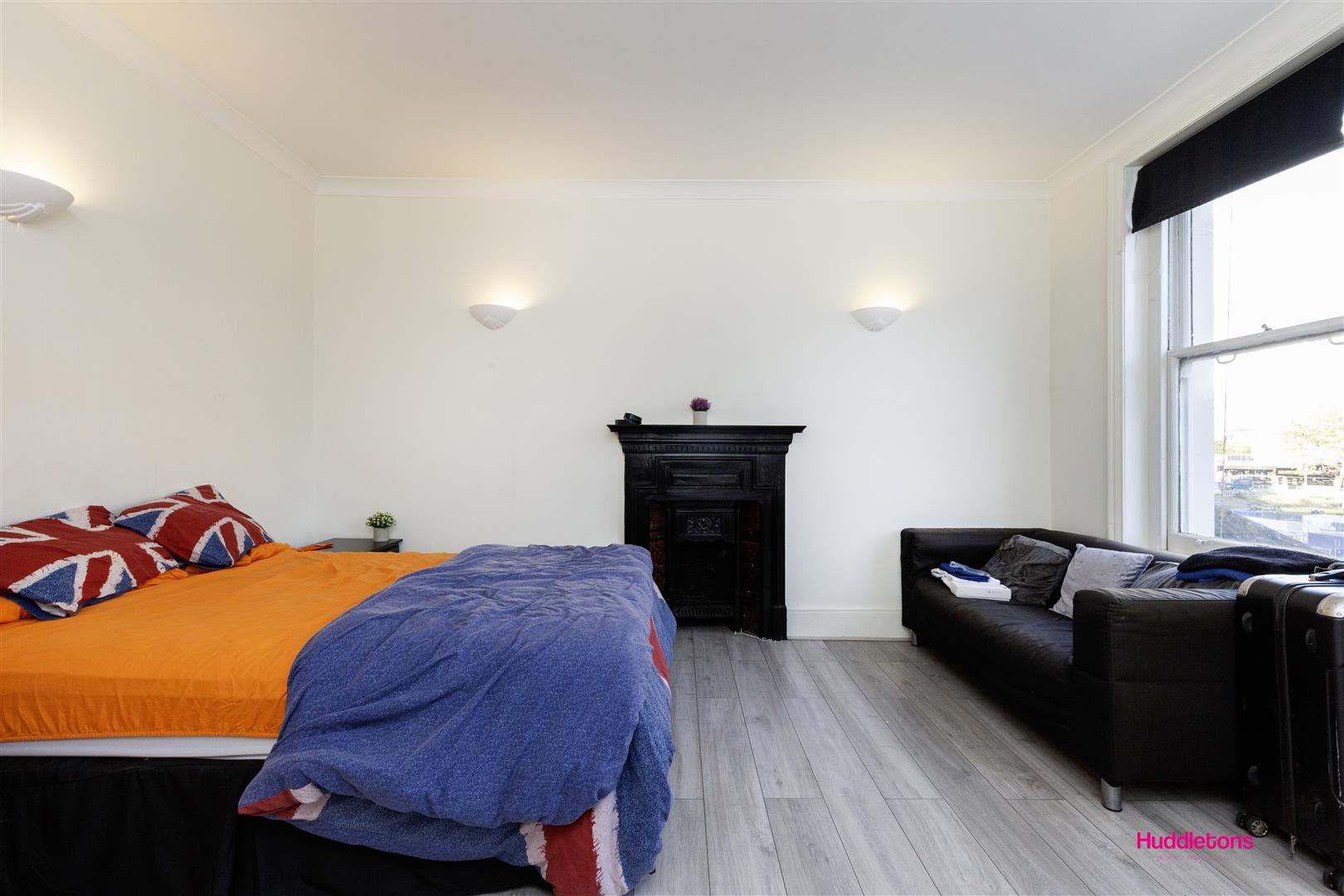 Property Image 5bfb8def-0105-4953-86ee-088c036f99e2