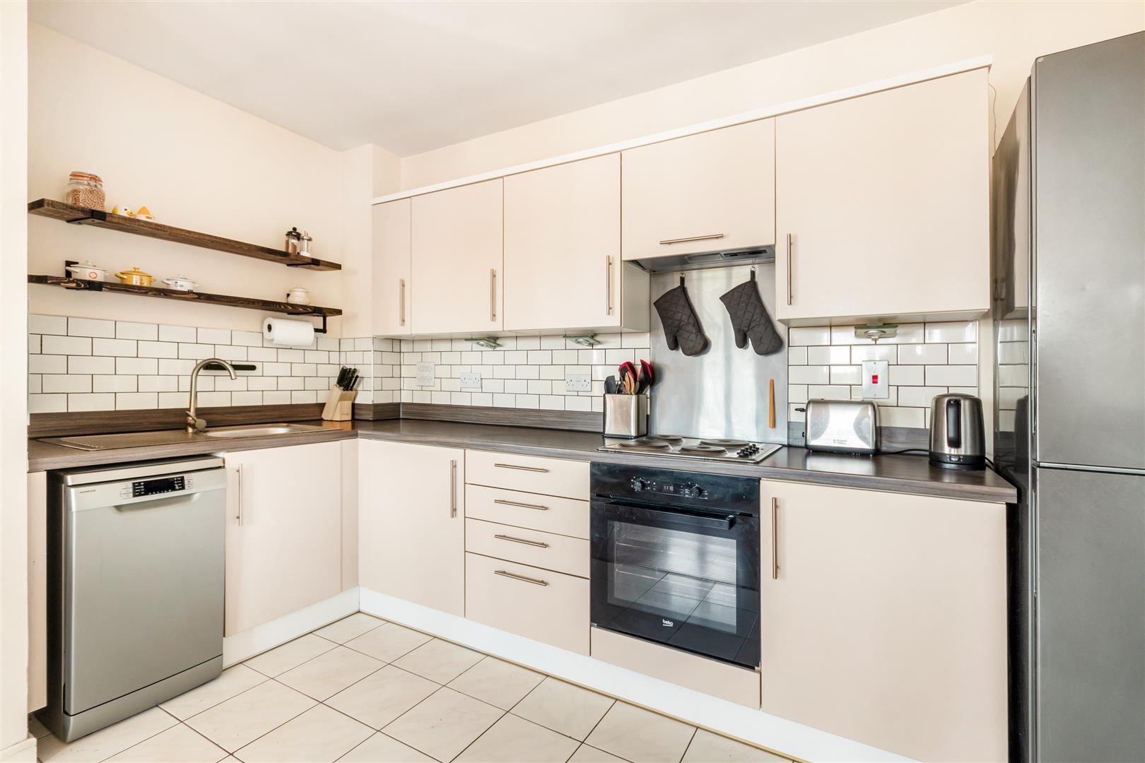 Property Image 5c012bd8-cde6-44e5-a03c-9958a1c680d8