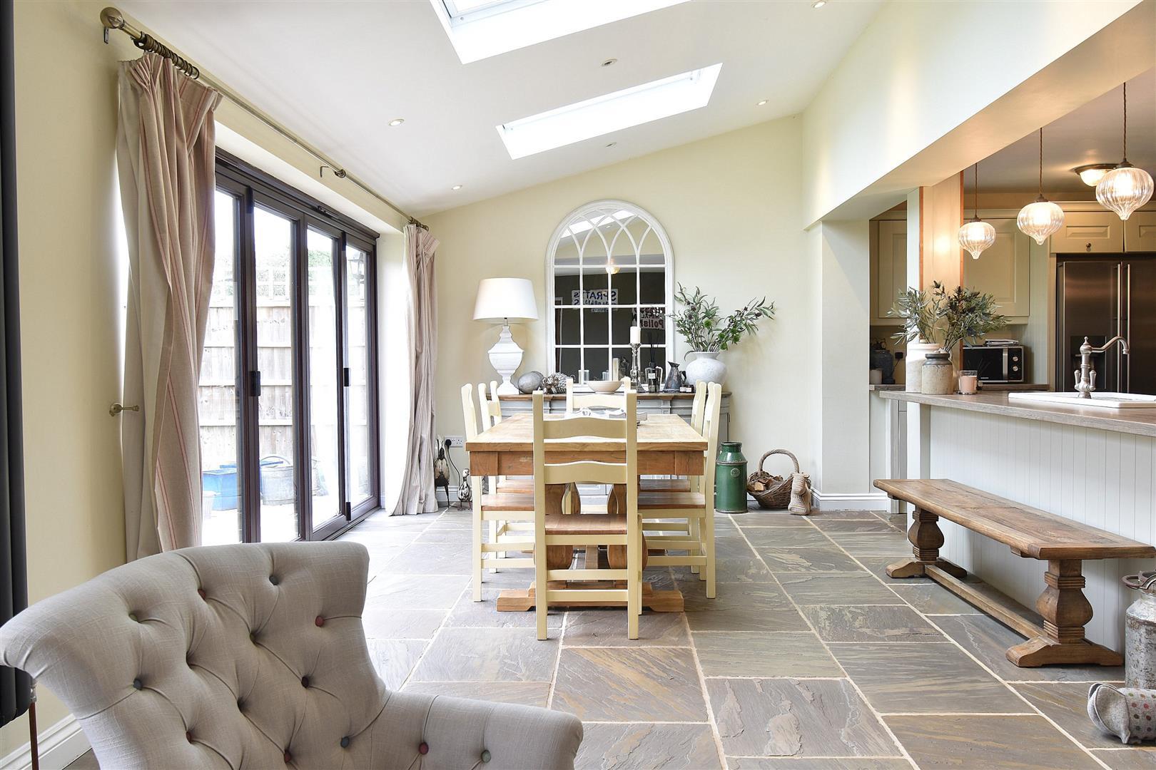 Property Image 5c0dd879-e3db-4f0e-bf9e-0390c83dbf99