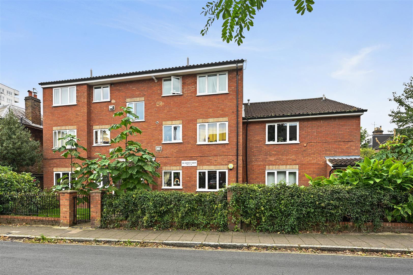 Property Image 5c20433f-ca83-42a5-b1a4-54235d5f9ad1