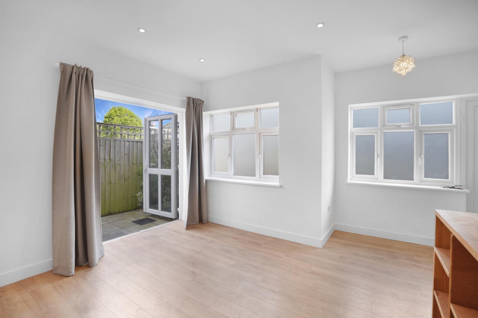 Property Image 5c259c35-f986-42de-ad4b-bdb91c5f799d