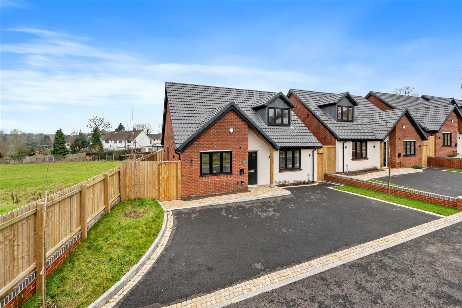 Property Image 5c35f77e-d8c4-45c1-b798-fc678589937e