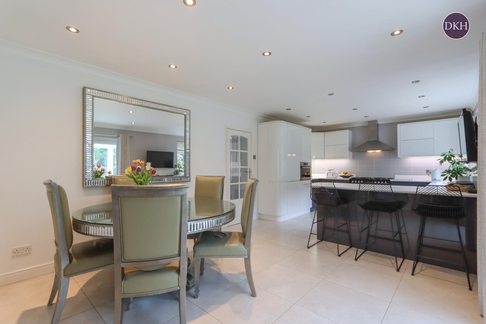 Property Image 5c384f72-70f1-43c8-ba92-8ed799e4f57c