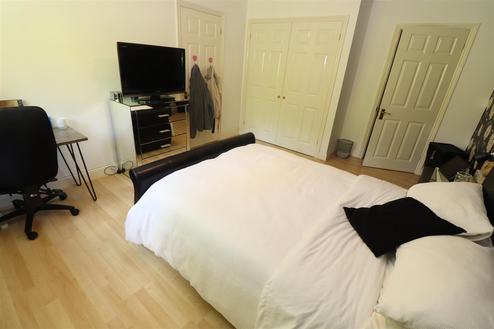 Property Image 5c55dca2-c7f7-4c42-ae05-58161d8bb1f0