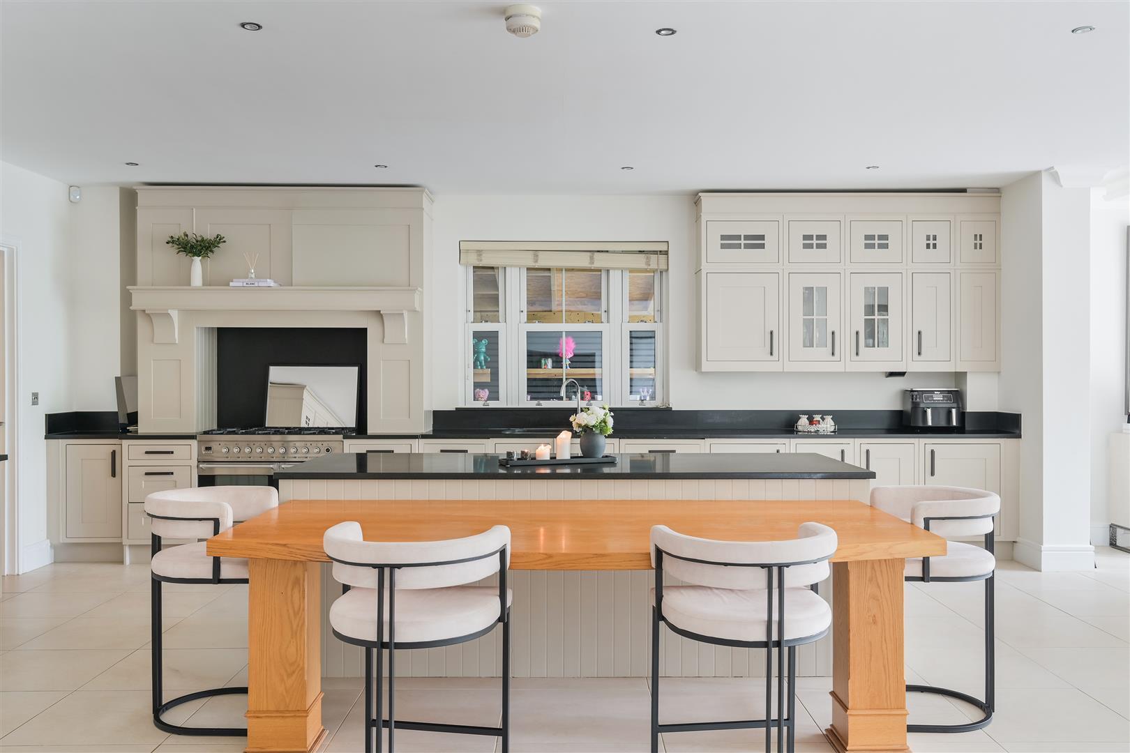 Property Image 5c9cfb78-b52a-4eda-8c89-638ca185ce27