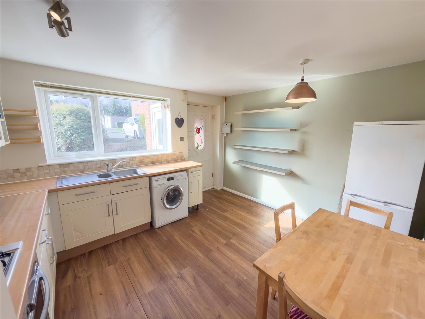 Property Image 5cb5cc5c-507a-45d9-a86b-6d354340d3ea
