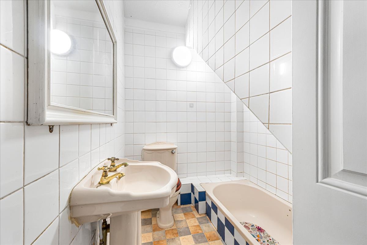 Property Image 5d0255f8-790f-4141-aeda-bccb2f6ceb12