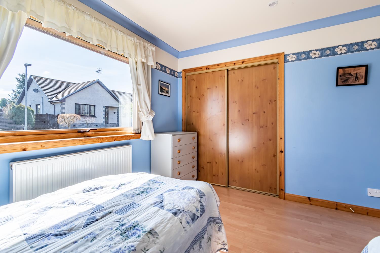 Property Image 5d03e927-68b2-4a67-a603-3f9d3de3946f