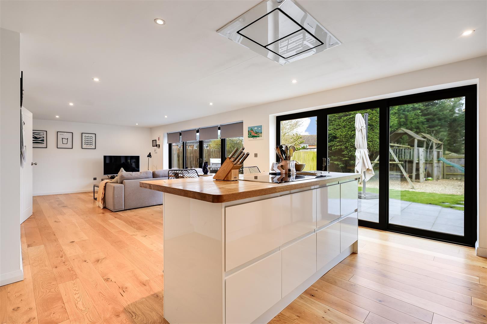 Property Image 5d298102-f314-44ac-b121-96194e76eeef