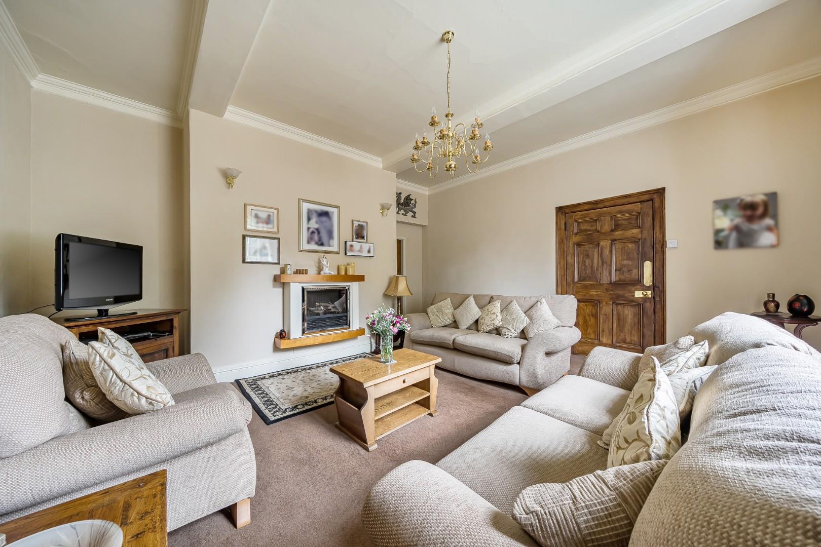 Property Image 5d99dcda-e9f0-475a-987d-2d18f08e033d