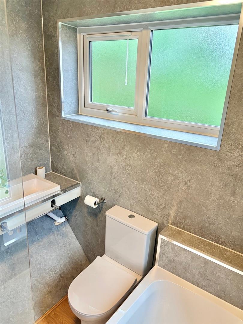 Property Image 5df53a30-9629-4c1a-b31e-6418c004432f