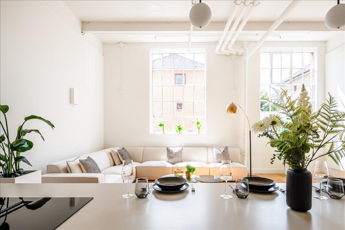 Studio with separate sleeping area, one bedroom, 1 bedroom, for sale in Hoxton, Angel, Hackney, N1