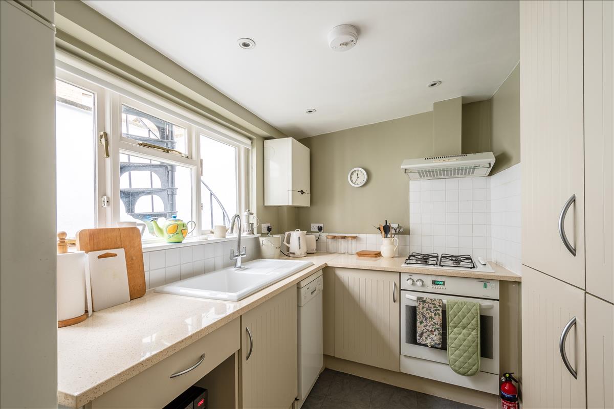 Stunning two bed georgian townhouse for rent in Barnsbury N1