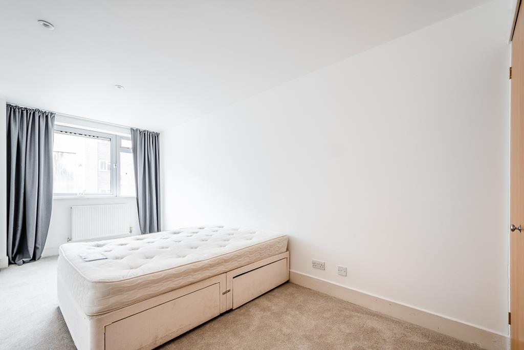 Three bedroom two bathroom split level apartment for rent in the heart of Hatton Garden EC1
