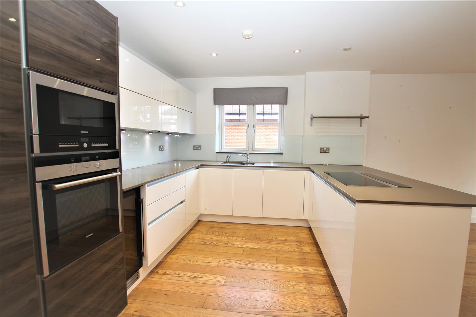 Property Image 5fa7e19c-865a-4f23-83f8-ef5982f32d81
