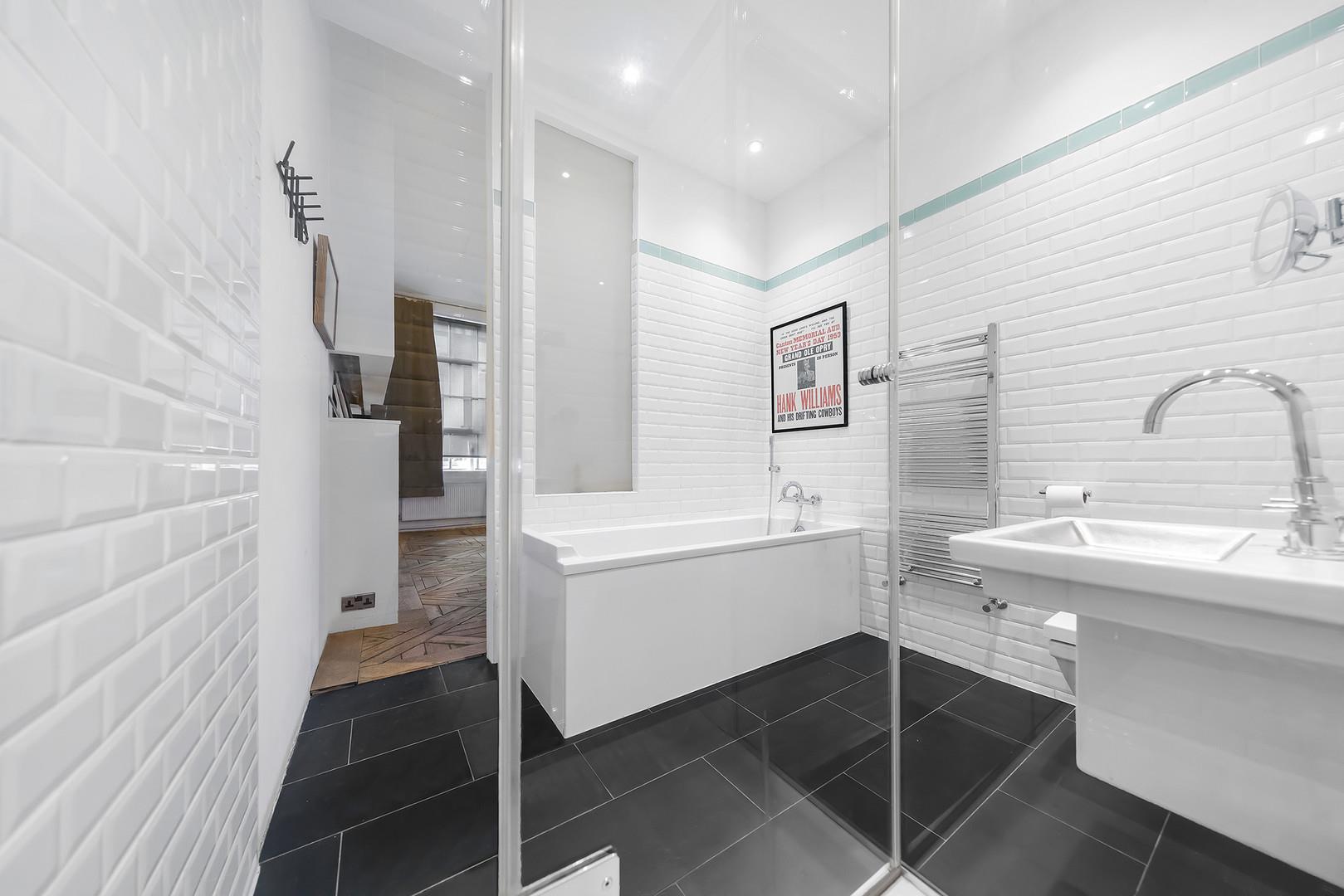 Two bedroom two bathroom 1600 square foot warehouse apartment for let in shoreditch ec2a
