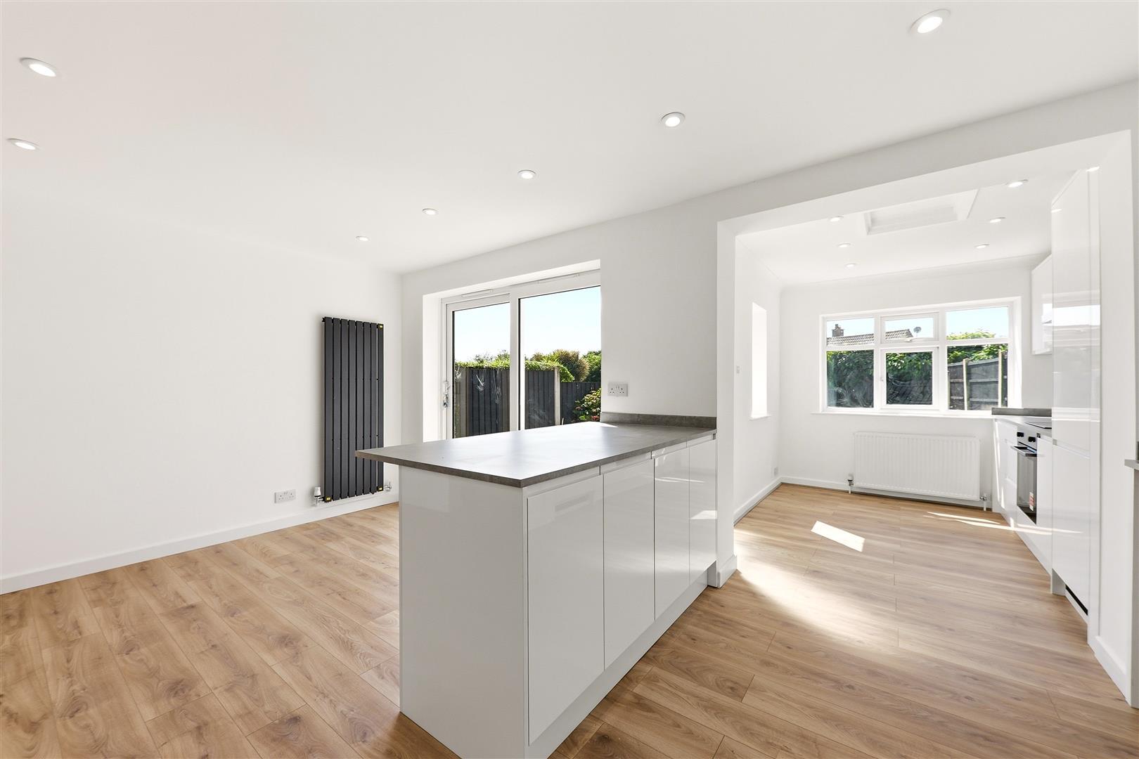 Property Image 604cf7ac-16f6-45c0-8465-274c63f6c6b1