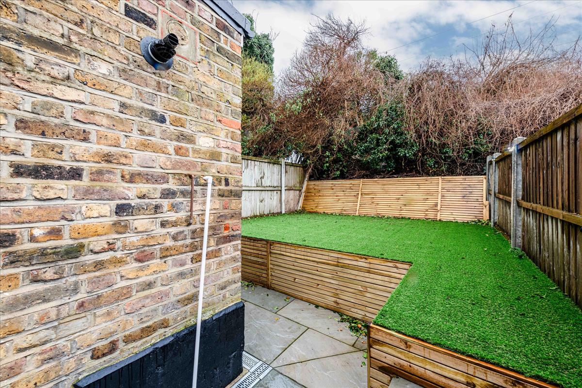 Newly refurbished four double bedroom house with garden on Bushberry Road E9 Homerton