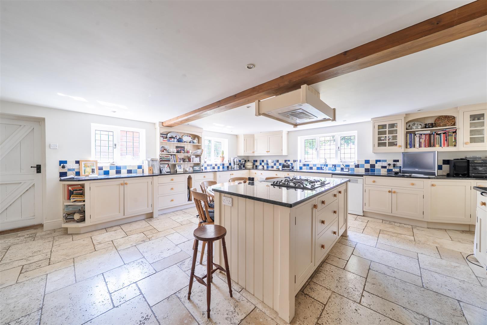 Property Image 60c552e2-7314-4481-849d-1ecee2f1d565