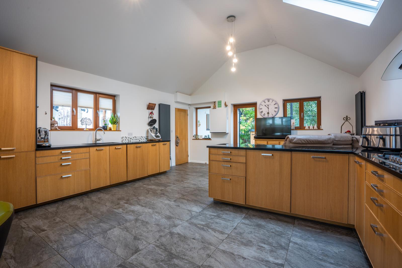 Property Image 60fafea4-90ba-43c8-9416-f13e5245e3fb