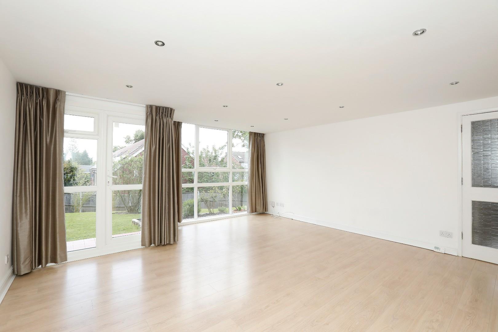 Property Image 6141bef1-9cdb-4c92-8ef4-77d44951e4d2