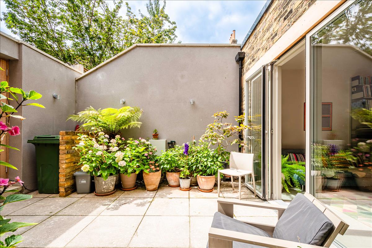Three bedroom freehold modern house for sale in London Fields, Hackney, London, E8