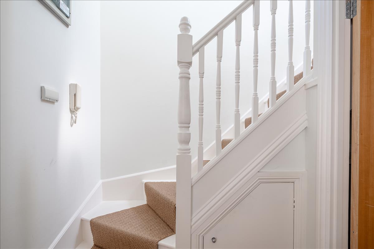 immaculate mews house for rent in Barnsbury N1