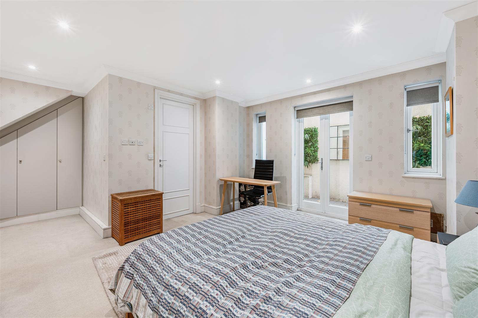 Property Image 637f08d4-bc46-409e-b903-975262a7058f