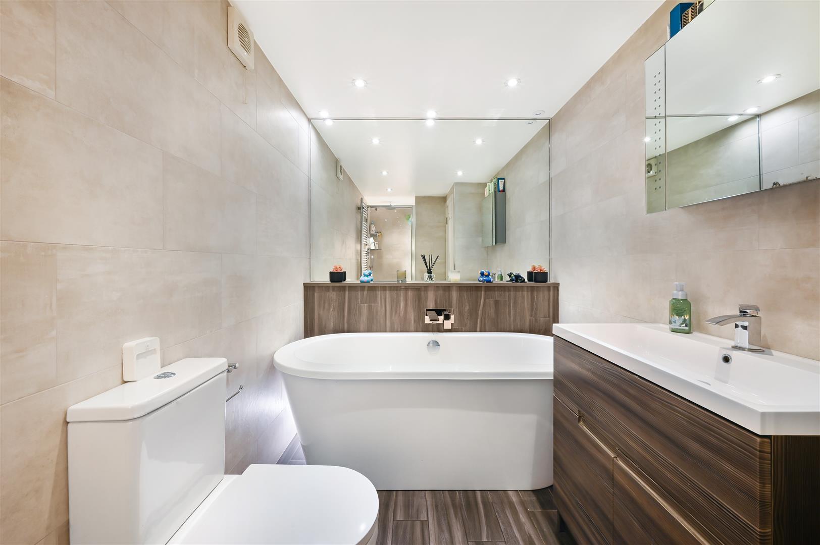 Property Image 638e16cd-233e-4055-a4ae-3bb18becfb7a