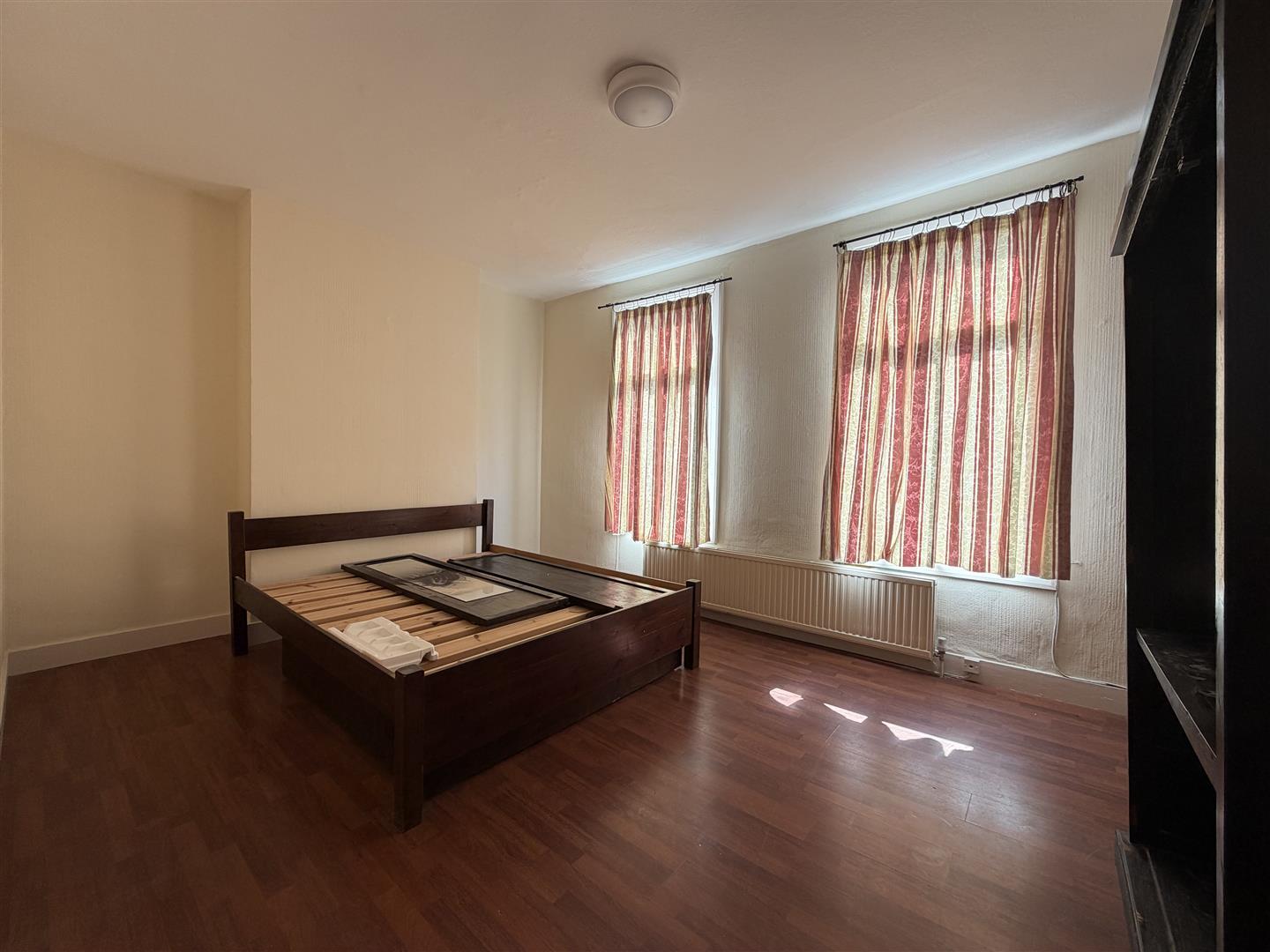 Property Image 63d110c8-9844-43a9-9fad-c024c5ddacd2