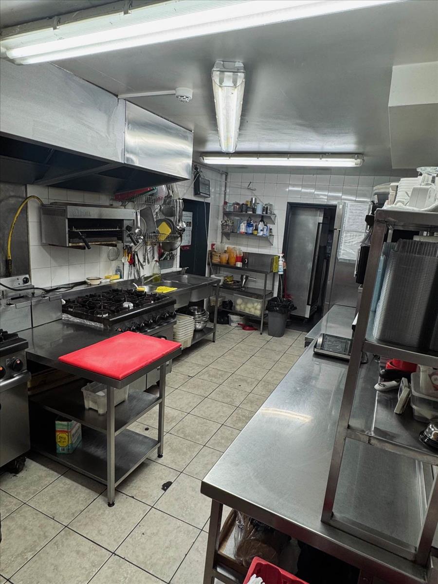 Property Image 63f03f66-63f0-45b2-b6c2-d1a4a816f38f