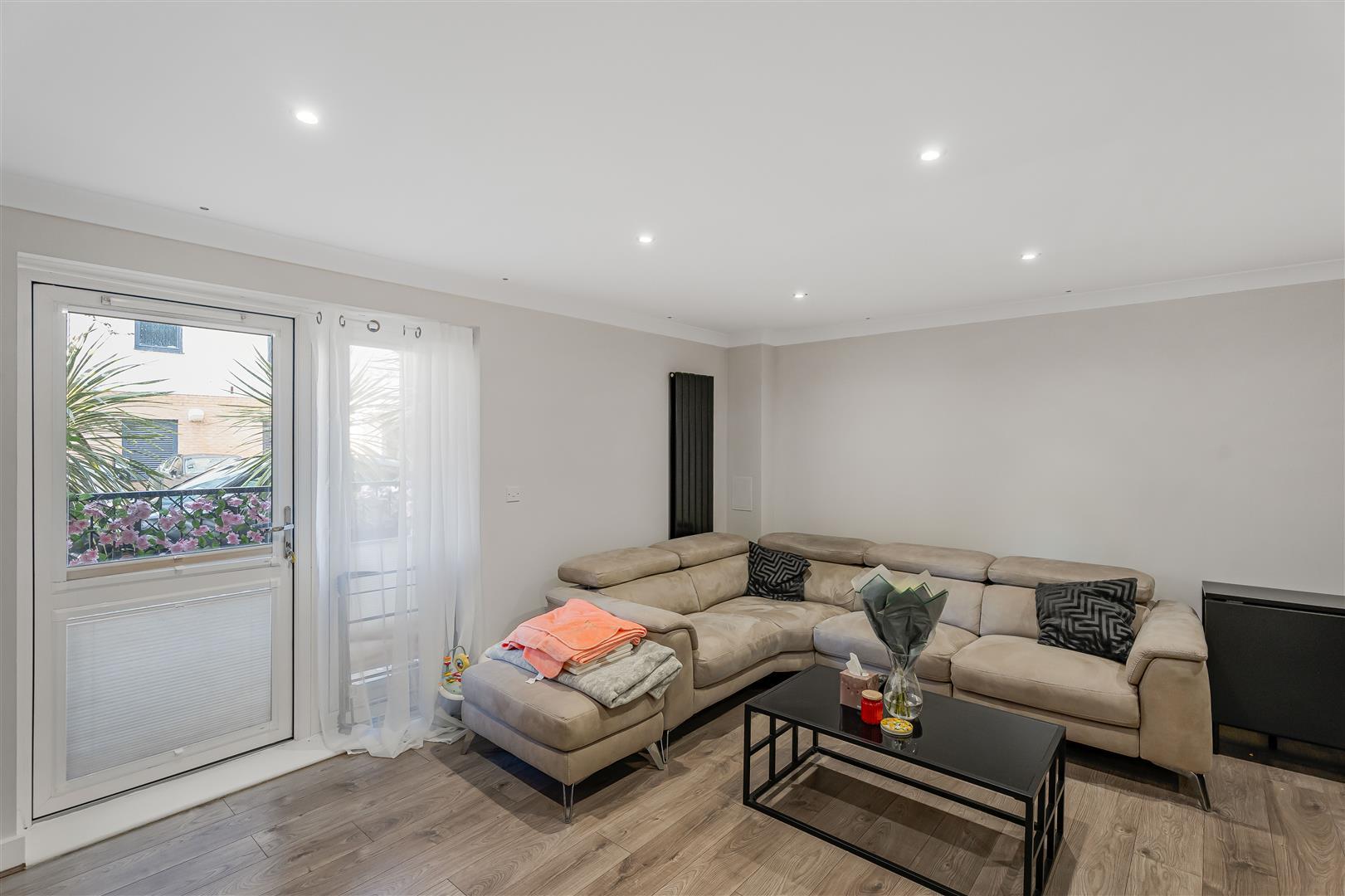 Property Image 643e0be6-78f8-4532-9101-3f425aea57ee